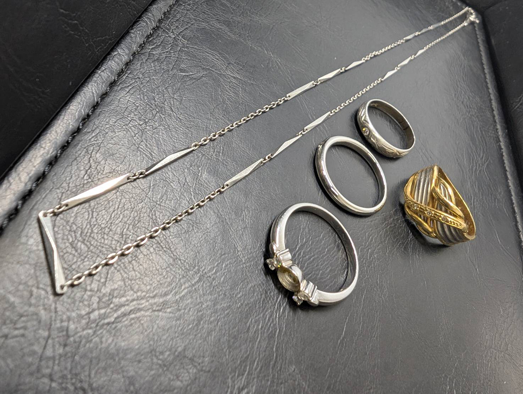 ≪PT プラチナ製品ネックレスとリングと１８金とプラチナを使ったリング≫をお買取りさせていただきました(^^♪